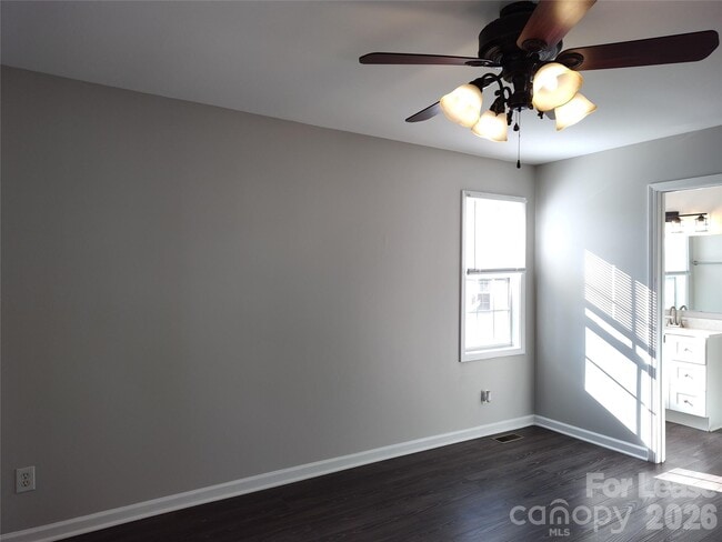 Building Photo - 2831 Mayfair Ave