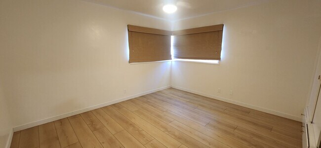 Building Photo - 3 Bedroom 1 Bathroom Charmer in Hollywood ...