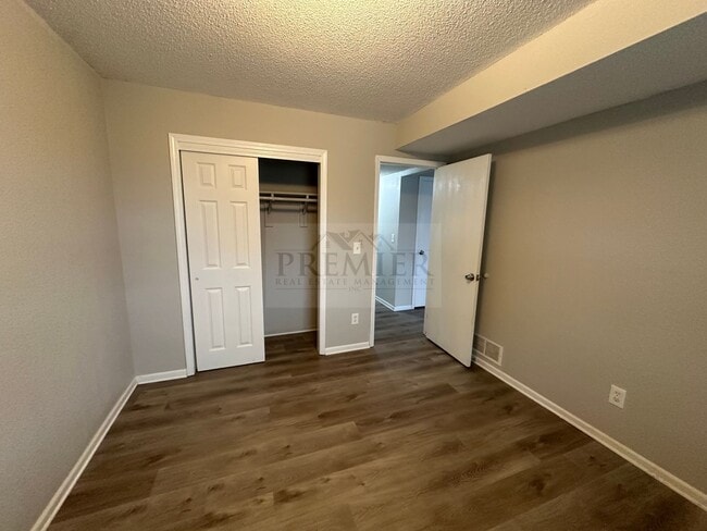 Building Photo - 302 W Montgomery St