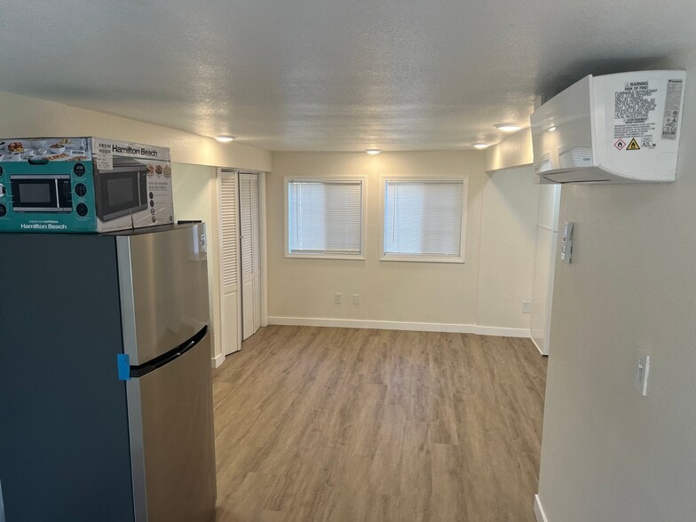 Building Photo - 105 Tinker Way