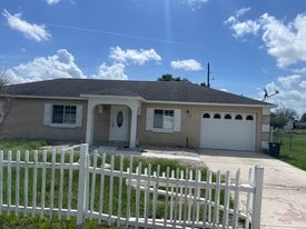 Building Photo - 15 Cedar Tree Ct