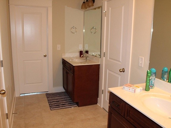 Building Photo - 955 Ryecroft Ln