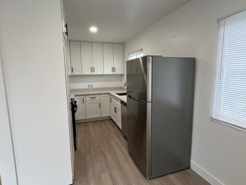 Building Photo - 3633 Kelton Ave