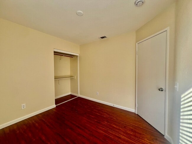 Building Photo - AVAILBLE NOW!! LOVELY 3-bedroom 2 bath Home in Indio!