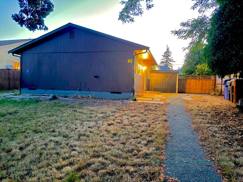 yard - 6722 S Monroe St