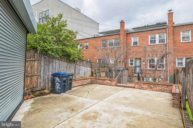Building Photo - 1407 K St SE