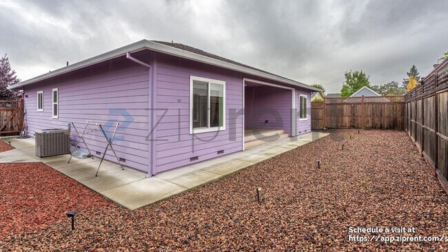 Building Photo - 1313 Crestview Ct