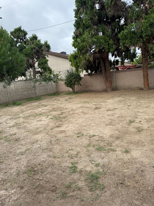 Building Photo - 305-302 N Dwyer Pl