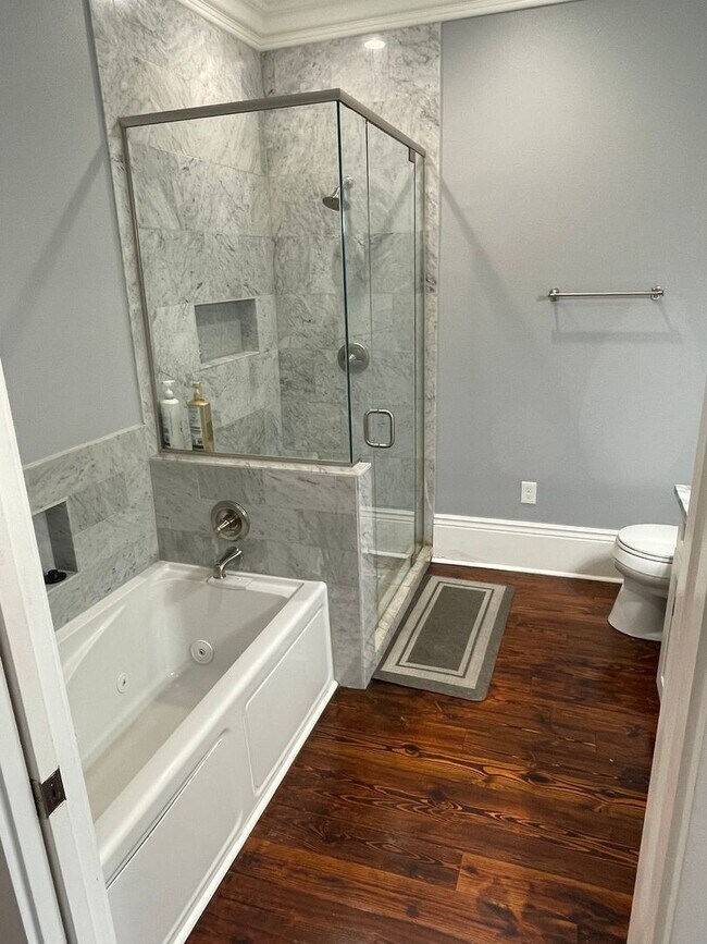 Building Photo - Gorgeous 3BD/1BA in MidCity