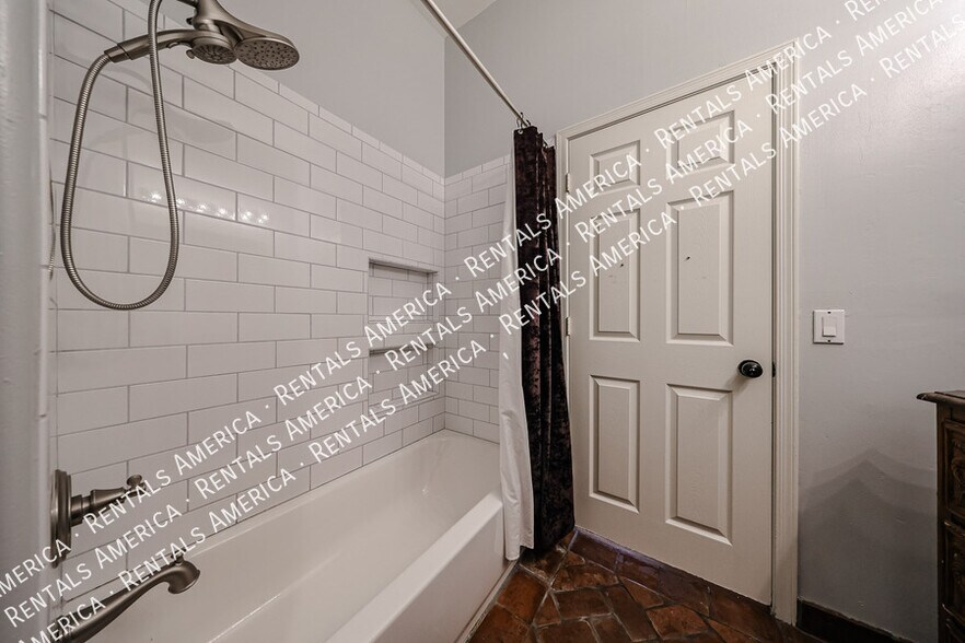 Building Photo - 3525 E Equestrian Trail