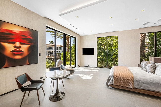 Building Photo - 2934 NE 8th Ave