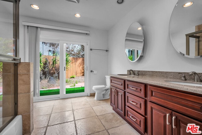 Building Photo - 2925 Dona Susana Dr