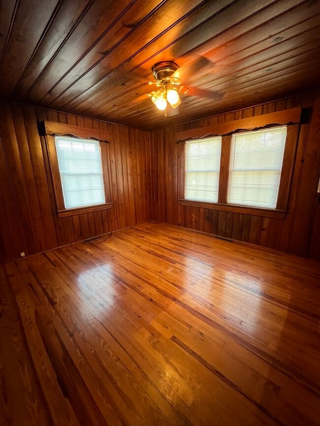Building Photo - 1409 W Circle Dr