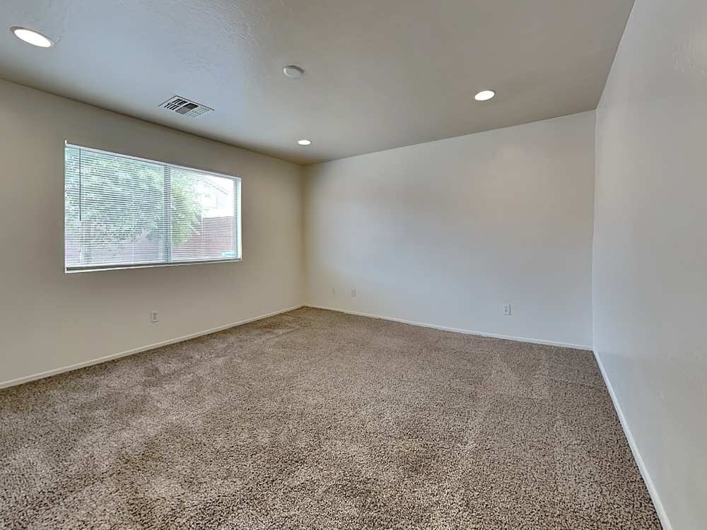 Building Photo - 5903 S 32nd Ln