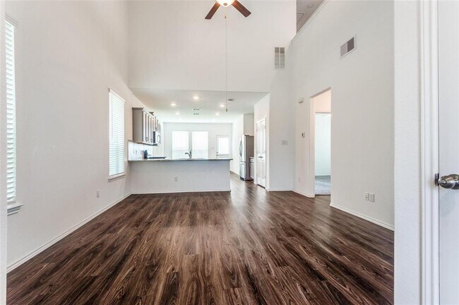 Building Photo - 18414 Hilltop Climb Dr