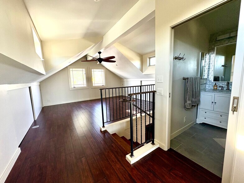 Building Photo - 3306 Gibson Pl