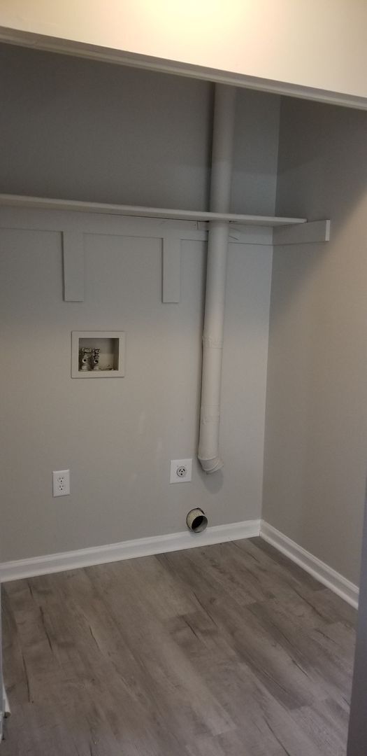 Building Photo - SPECIAL, HALF OFF FIRST MONTHS RENT!