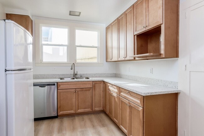 Building Photo - 3 Bed / 2 Bath charming home in upscale neighborhood near Glen Park. YouTube Tour!!