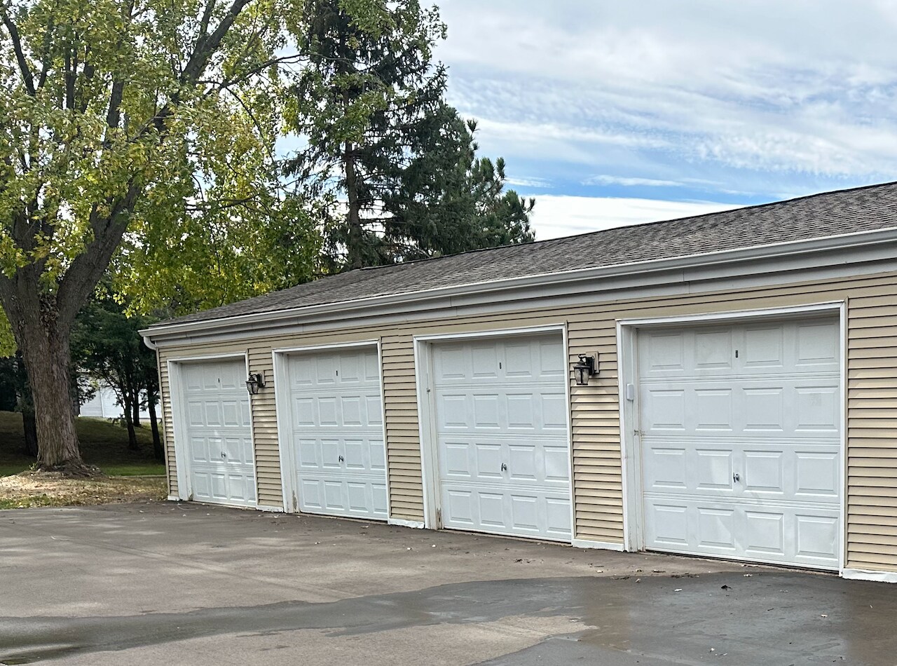 Building Photo - 1551 Namekagon St