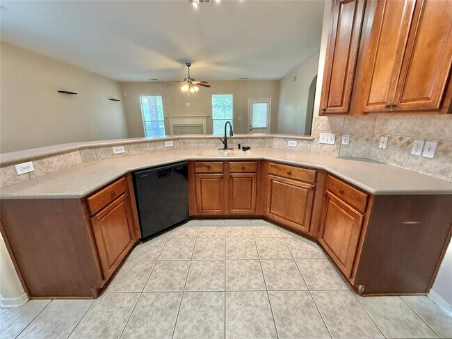 Building Photo - 25314 Oak Knot Dr