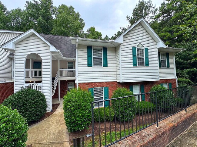 Primary Photo - Beautiful 2 Bedroom Condo in Cary!