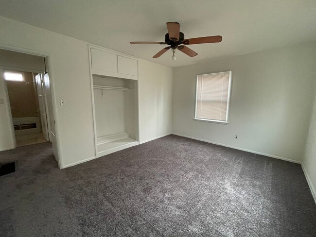 Building Photo - Two Bedroom One Bathroom Home in Hemet!