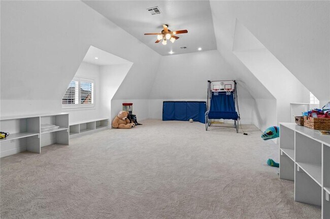 Building Photo - 44 W Buckingham Dr