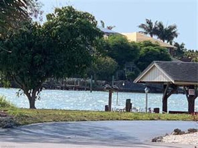 Building Photo - Coastal Waterfront Pool Home in Paradise at Isles of Capri