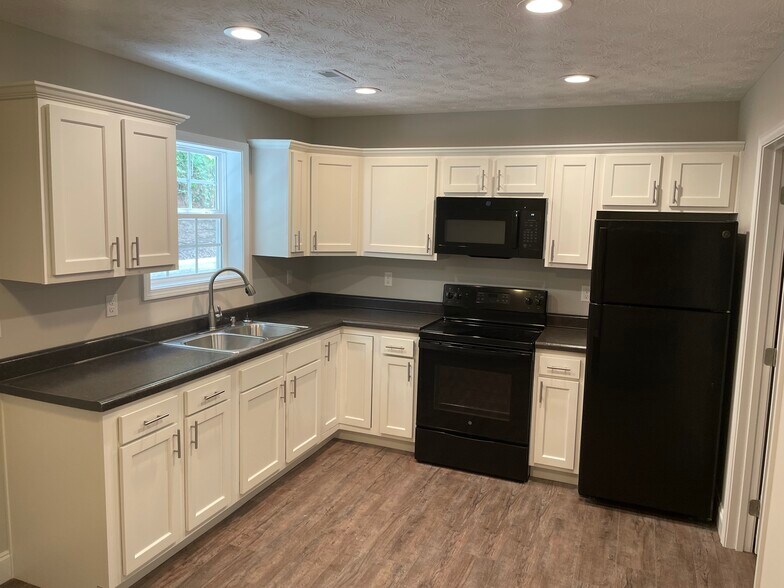 Building Photo - 1011 W 5th St