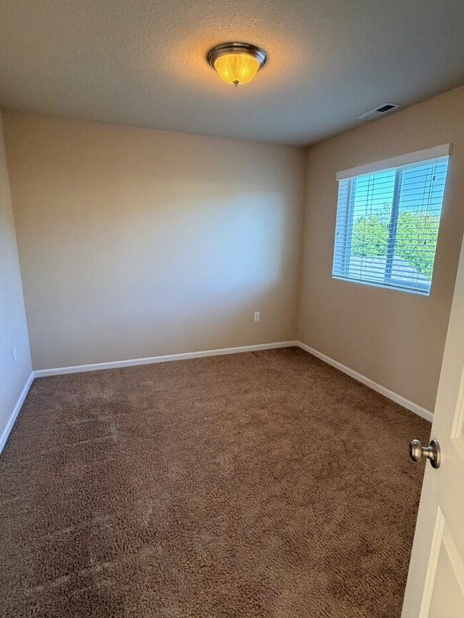 Building Photo - Beautiful Craftsman-Style Home is Ready Fo...