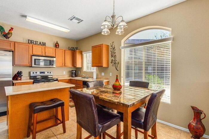 Building Photo - 458 N 168th Ln