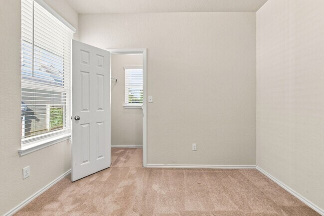 Building Photo - 11248 Long Rider
