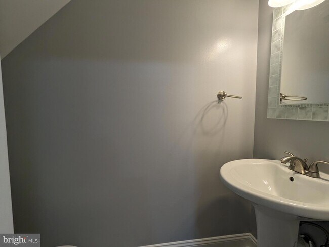 Building Photo - 483 Arwell Court