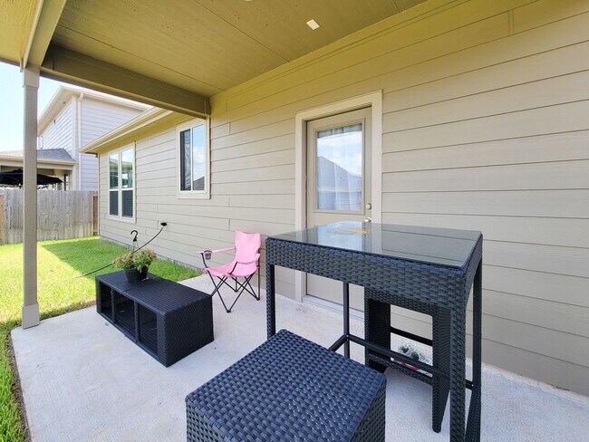 Building Photo - Ready to move in! The Granville floor plan...