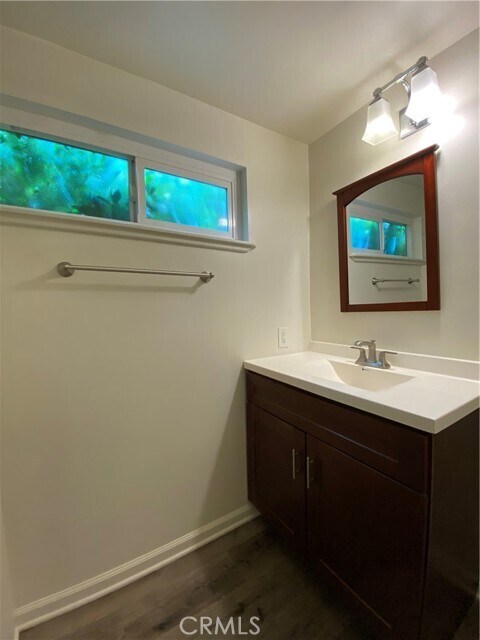 Building Photo - 208 S Park View St