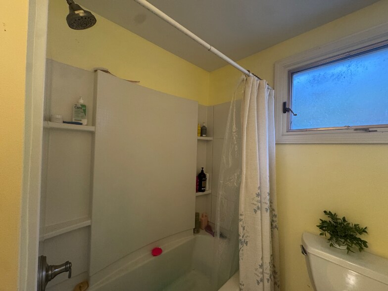 Building Photo - 737 Barrows Towne Rd