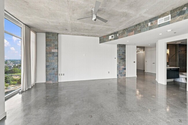 Building Photo - 600 12th Ave S