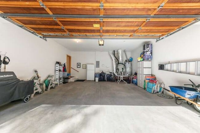 Building Photo - 11400 Thelin Dr