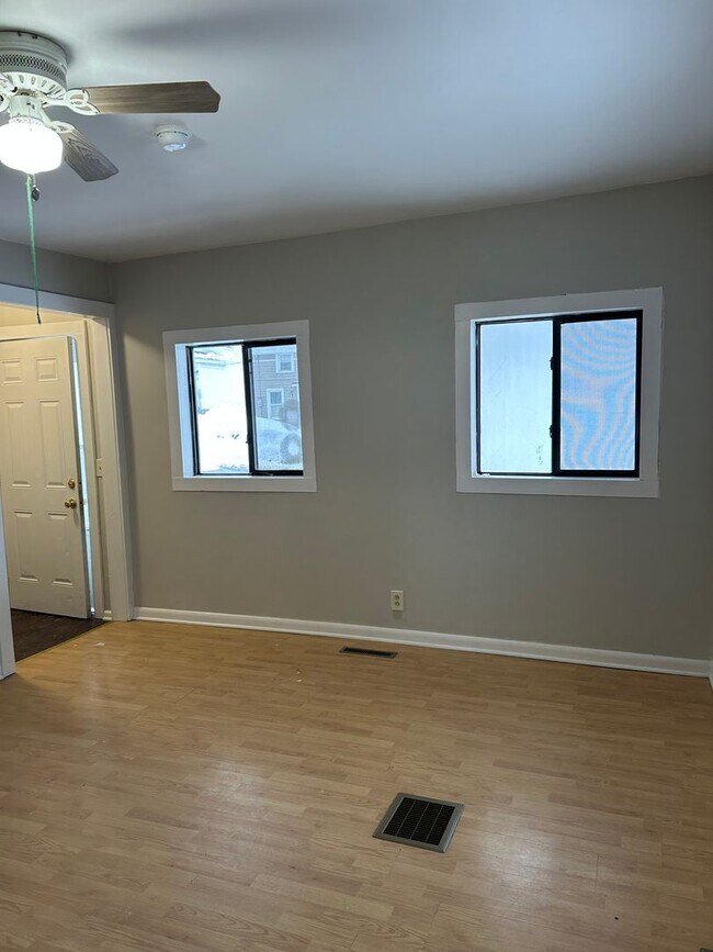 Building Photo - 9-11 N 4th St.