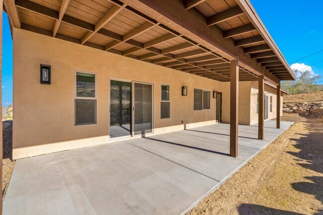 Building Photo - 7760 Arrowhead Dr