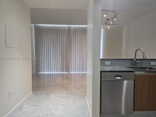 Building Photo - 1060 Brickell Ave