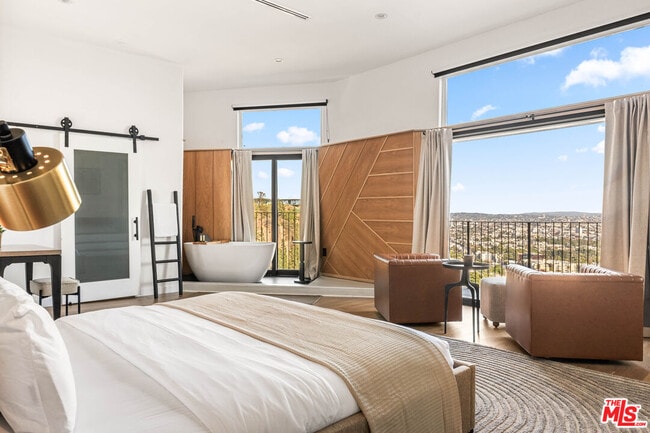 Building Photo - 8425 Hillside Ave