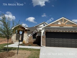 Building Photo - 704 Argos Rd