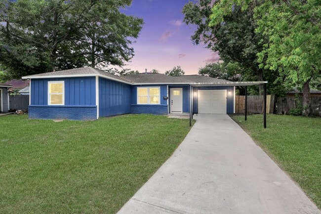 Building Photo - 710 Canary Cir