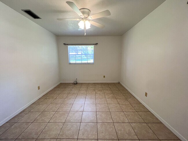 Building Photo - 3BR/2BA Pet Friendly Pool Home in McIntosh...