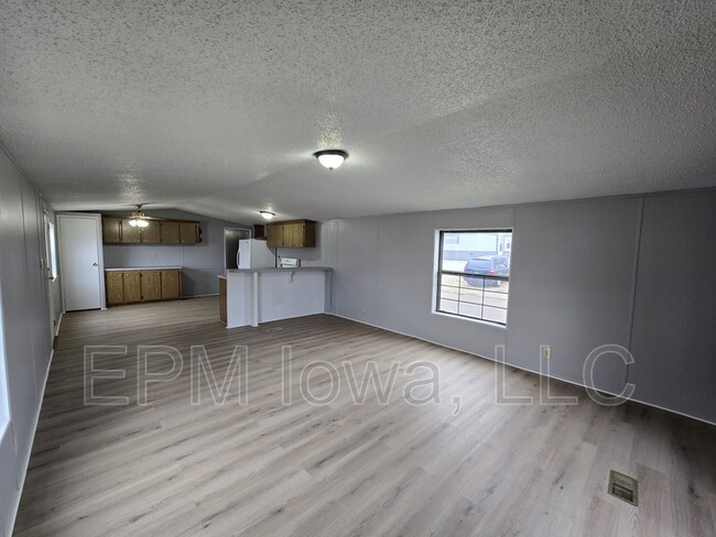 Building Photo - 700 W Ridgeway Ave