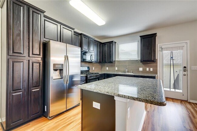 Building Photo - 413 N Heatherwilde Blvd