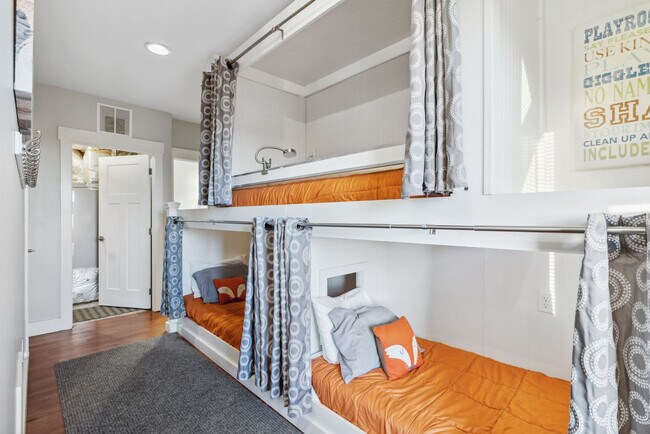 Building Photo - 140 Mystic Ridge Dr