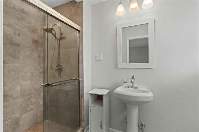 Building Photo - 2634 Birch St