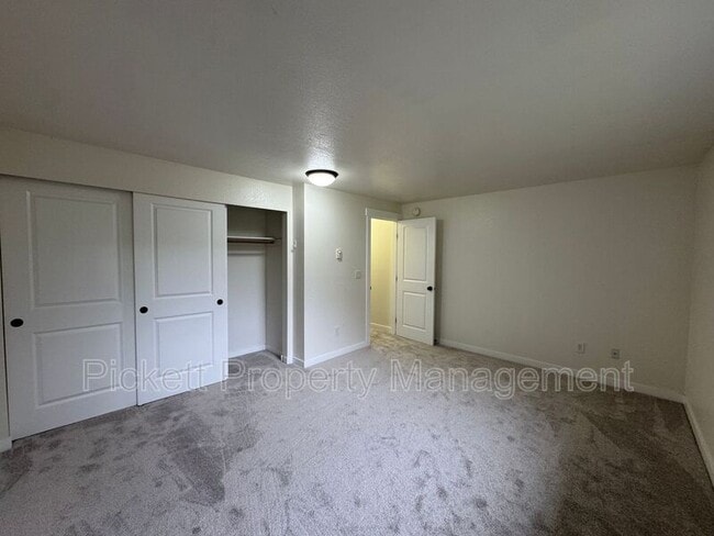 Building Photo - 3935 NW Fairway Ln